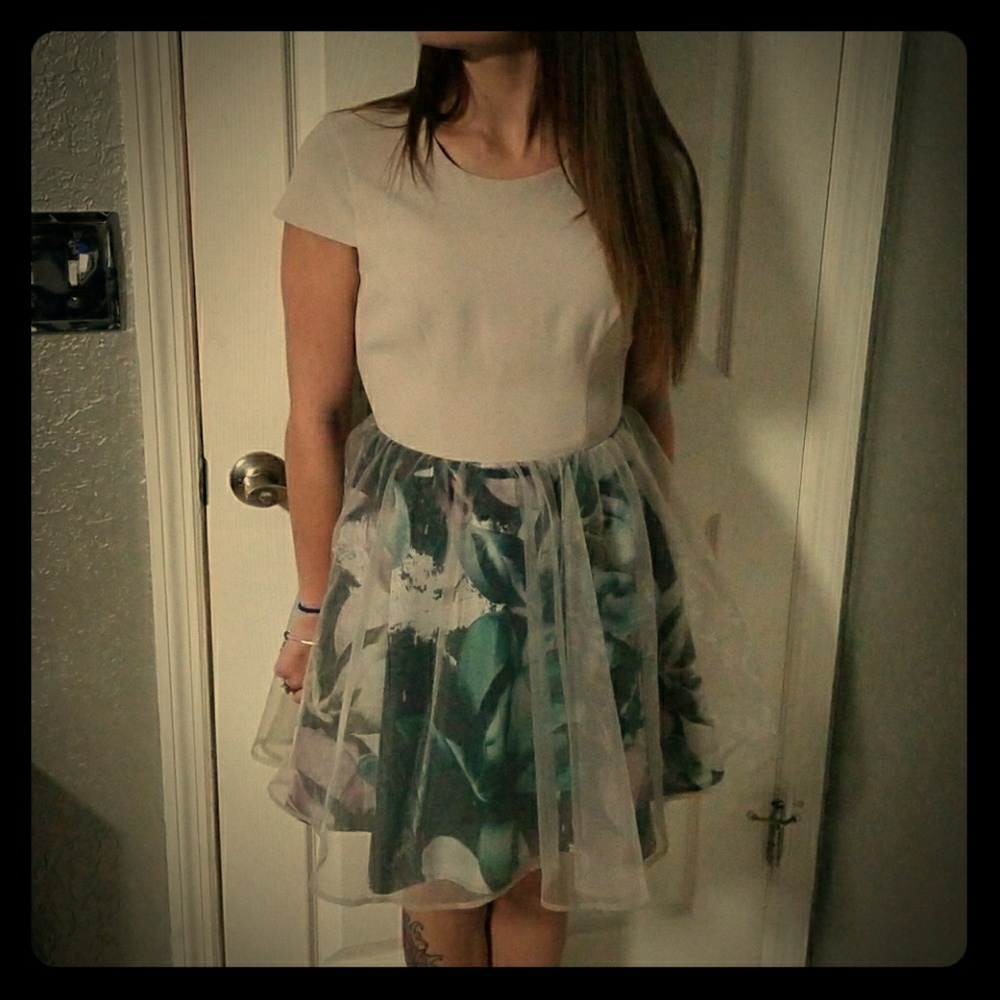 Orgnza overlay bebe dress